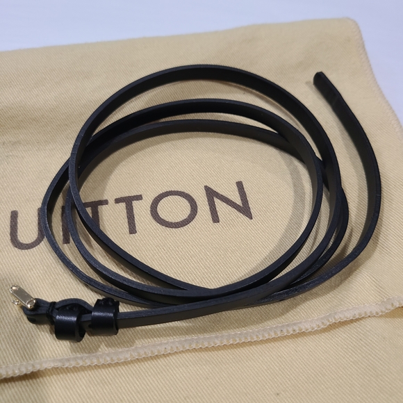 Authentic Louis Vuitton Honfluer Epi Leather BLACK. Christmas SALE!! - Picture 10 of 13